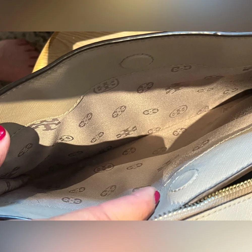 Tory Burch Robinson Small Zip Leather Tote - Picture 13 of 17